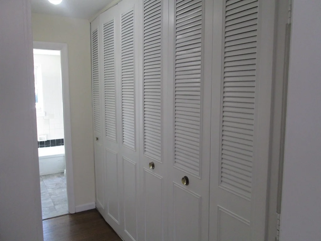 Photo of Unit B at 119 Colonial Cir