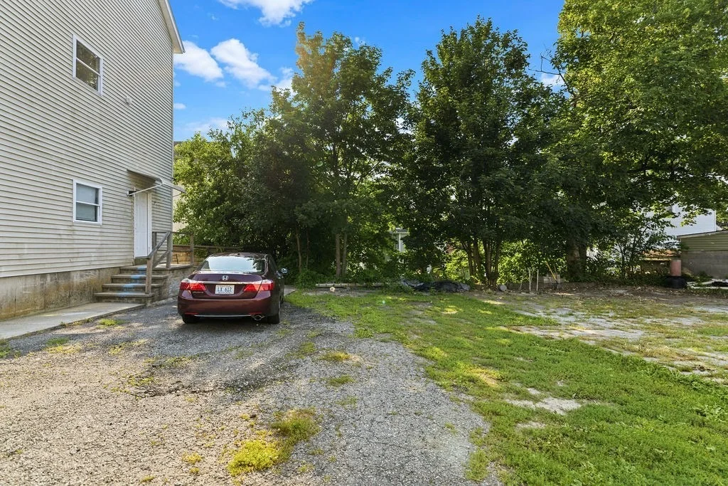 Photo of 998 Middle