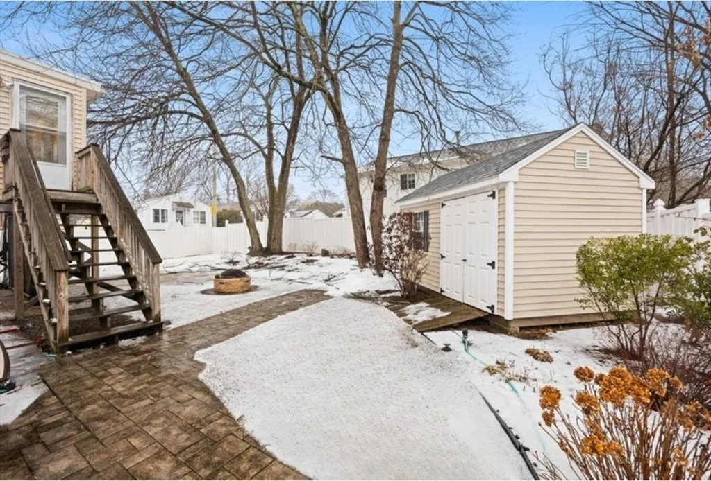 Photo of 86 Branch Ave.
