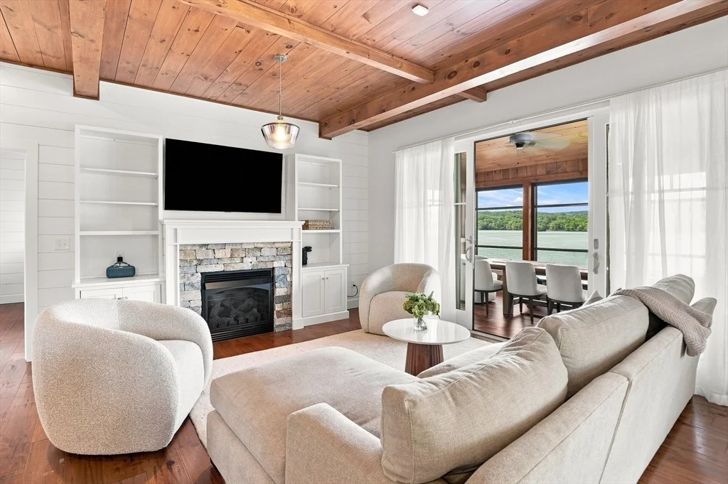 Photo of 182 Manchaug Road