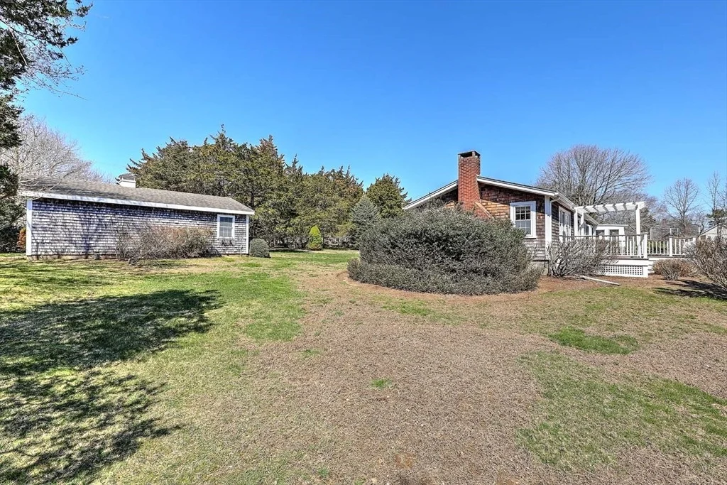 Photo of 1484 Drift Road