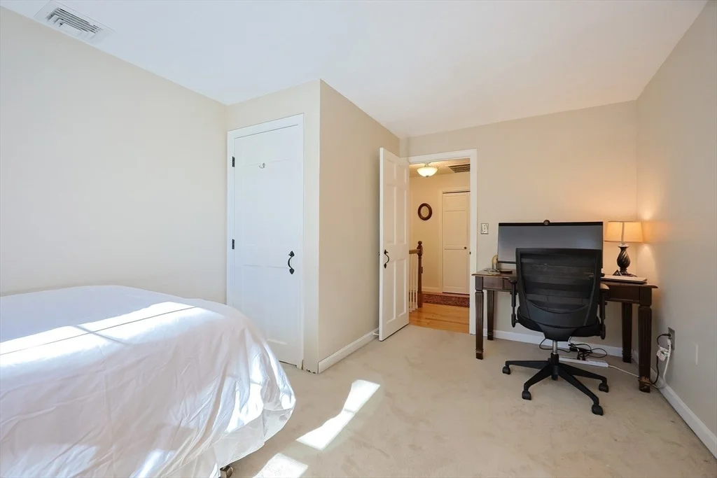 Photo of 25 Miscoe Brook Dr