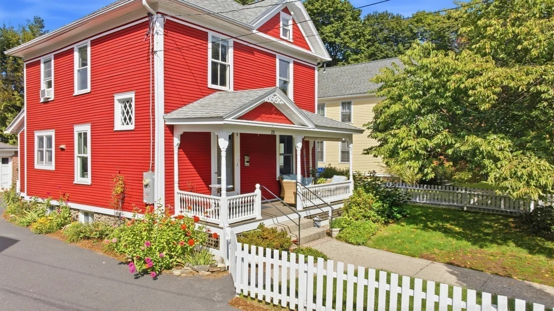 Photo of 211 Crescent St