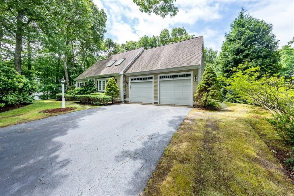 Photo of 21 Rainbow Dr