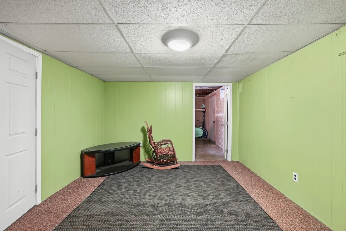 Photo of 42 Lakeview Dr