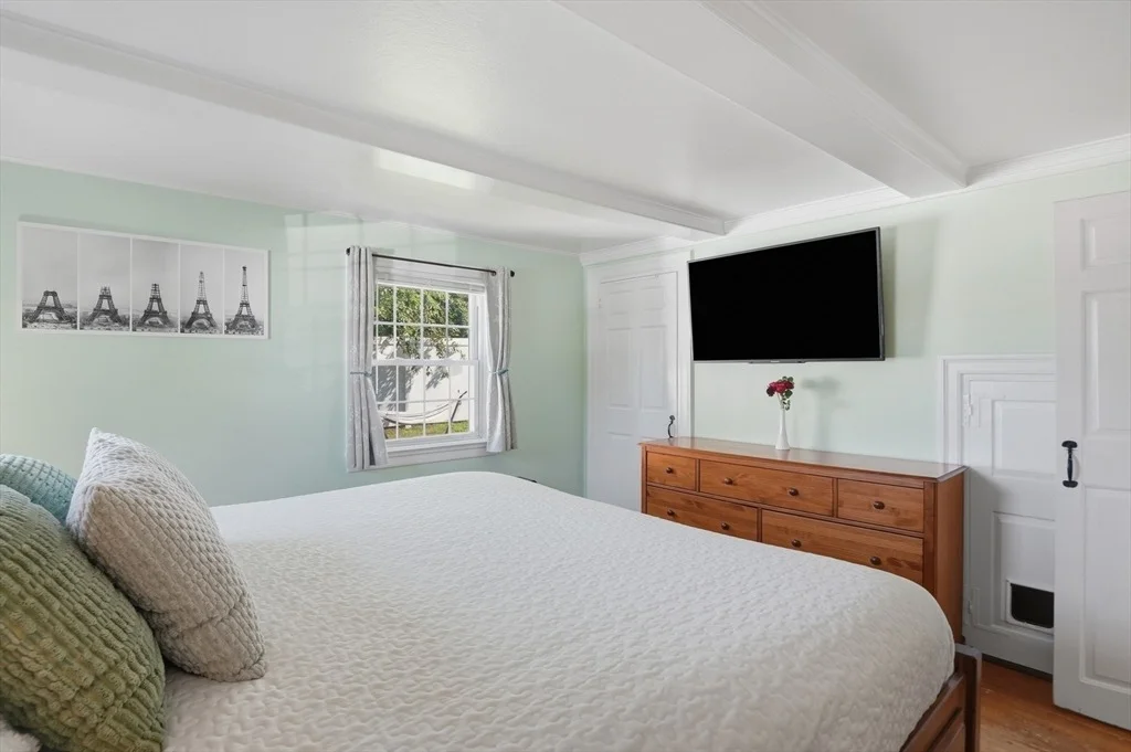 Photo of 35 Edgewater Drive