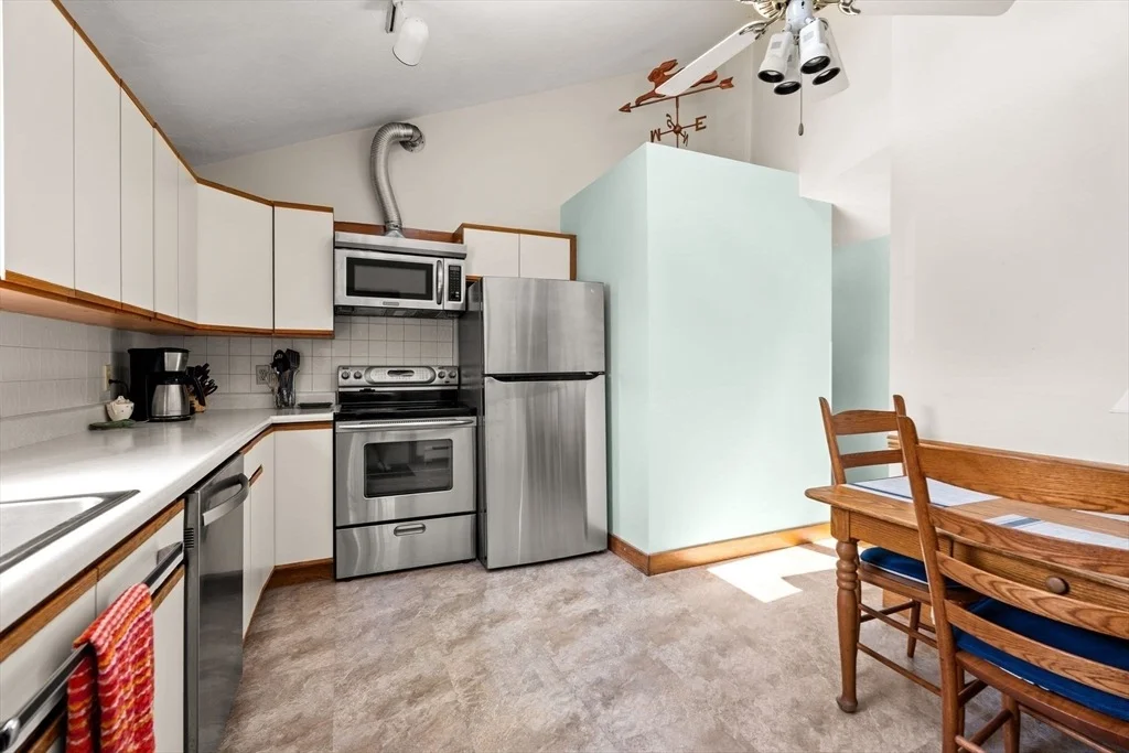 Photo of 905 Riverside Dr