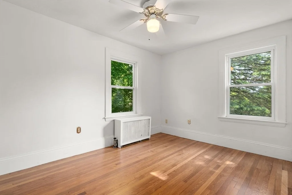Photo of 1231 Pleasant St