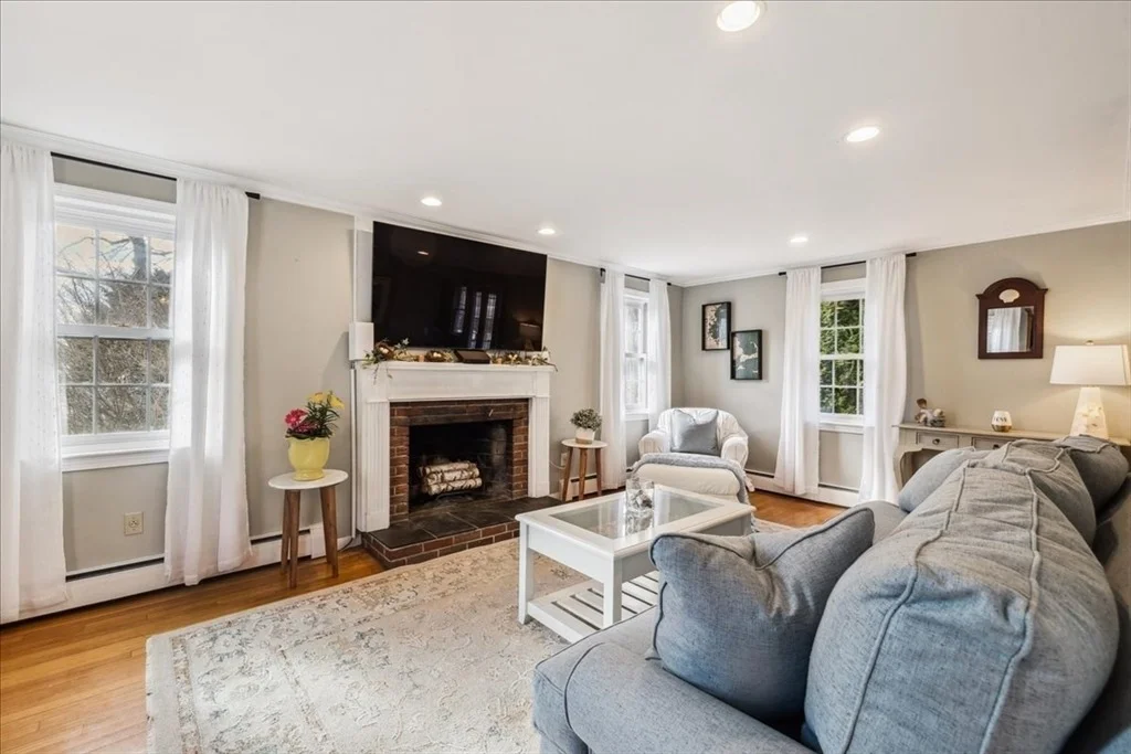 Photo of 12 Longmeadow Rd