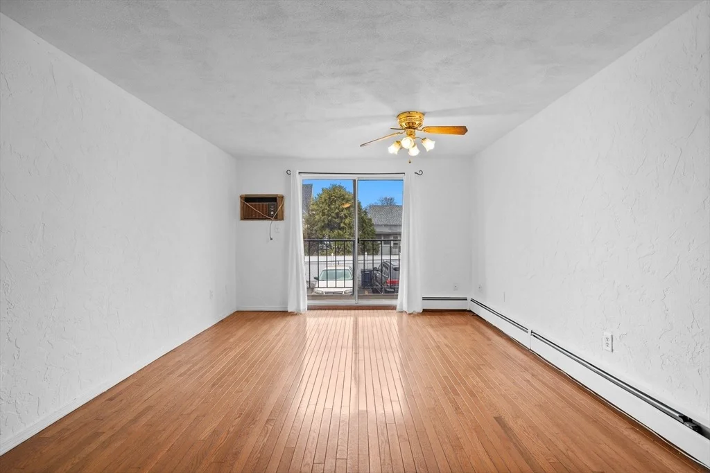 Photo of Unit 7 at 22 Irving St