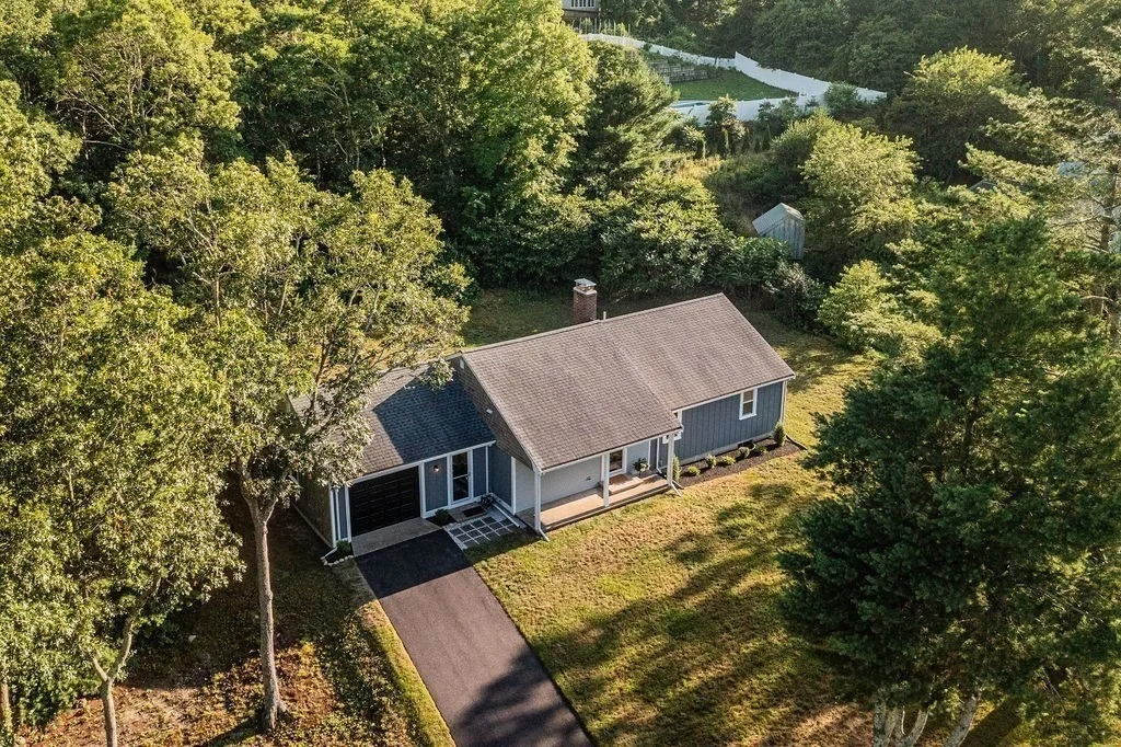 Photo of 6 Hilltop Dr