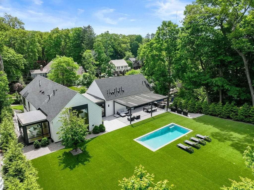 Photo of 21 White Oak Rd
