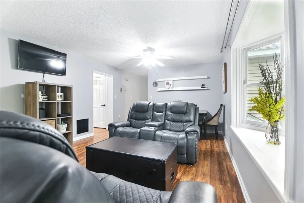 Photo of Unit B at 59 Castlegate Dr.
