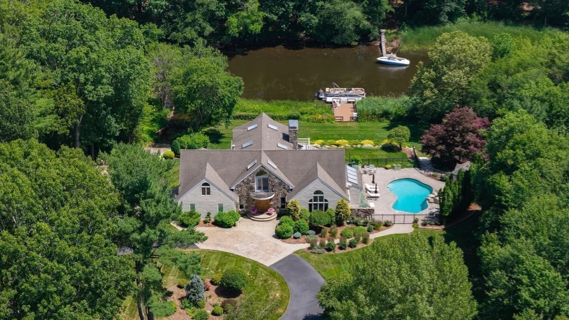 Photo of 112 River Rd