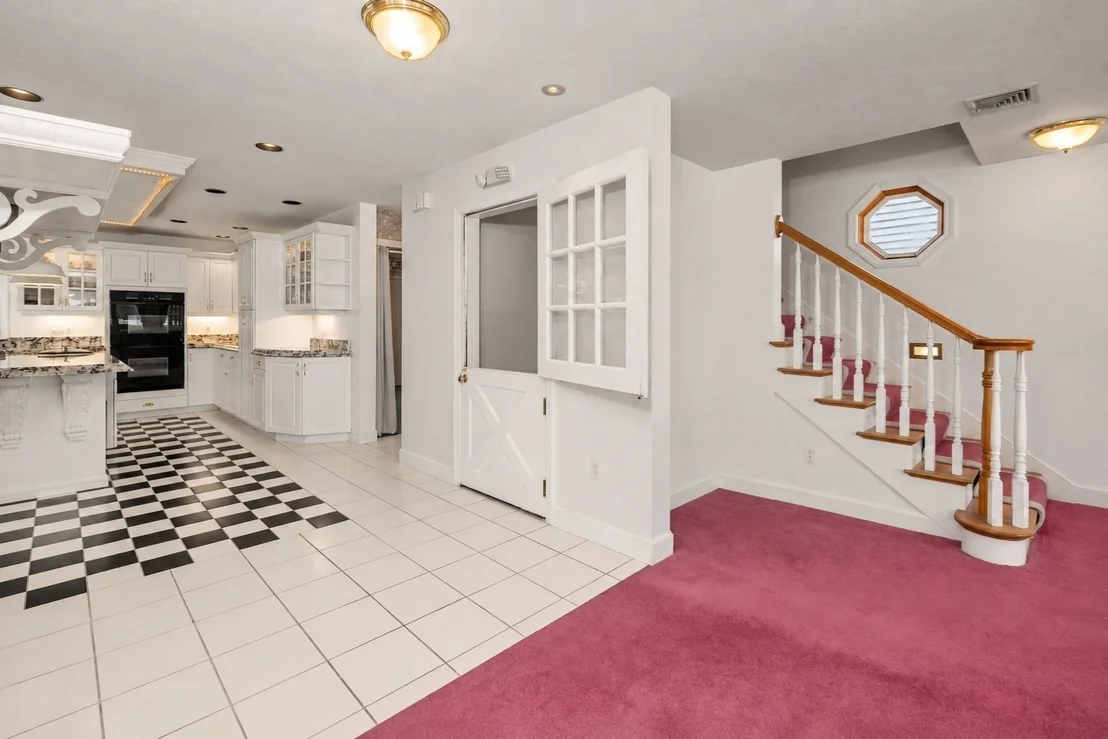 Photo of 125 Edgewater Drive