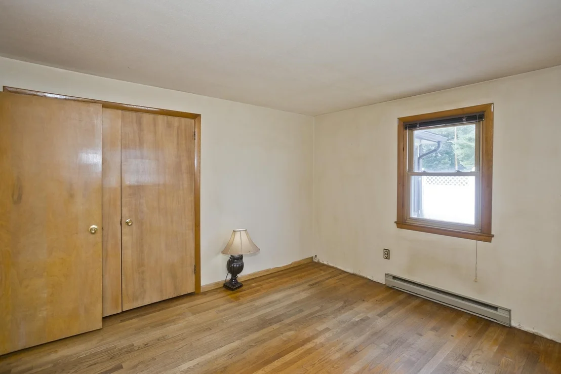 Photo of 956 Granby Rd