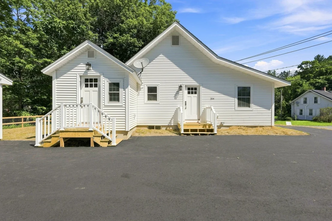 Photo of 204 River Dr