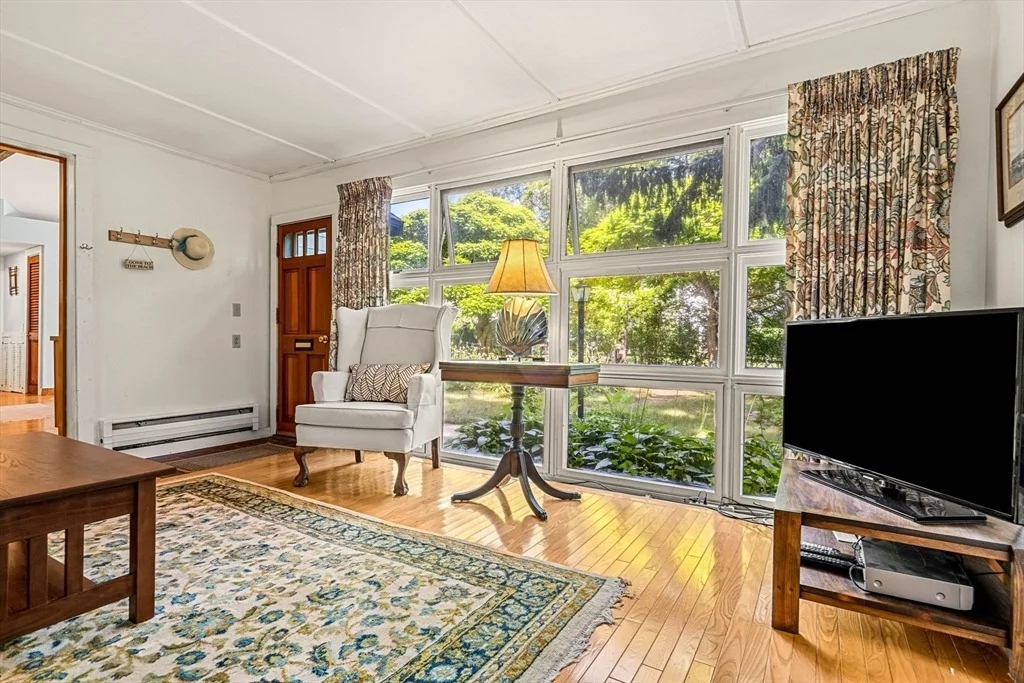 Photo of 21 Preston Beach Rd
