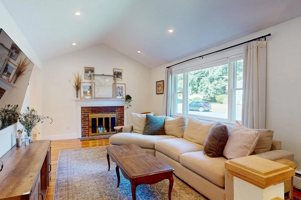 Photo of 10 Glen Cir