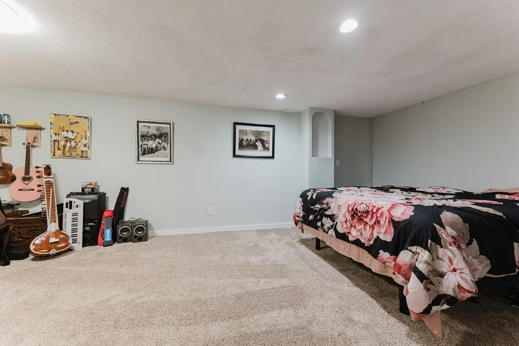 Photo of 649 Middle Rd