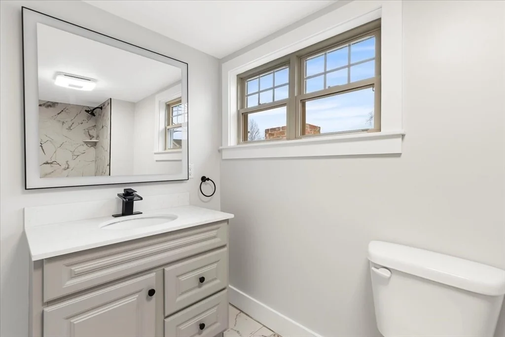 Photo of 123 Bay St
