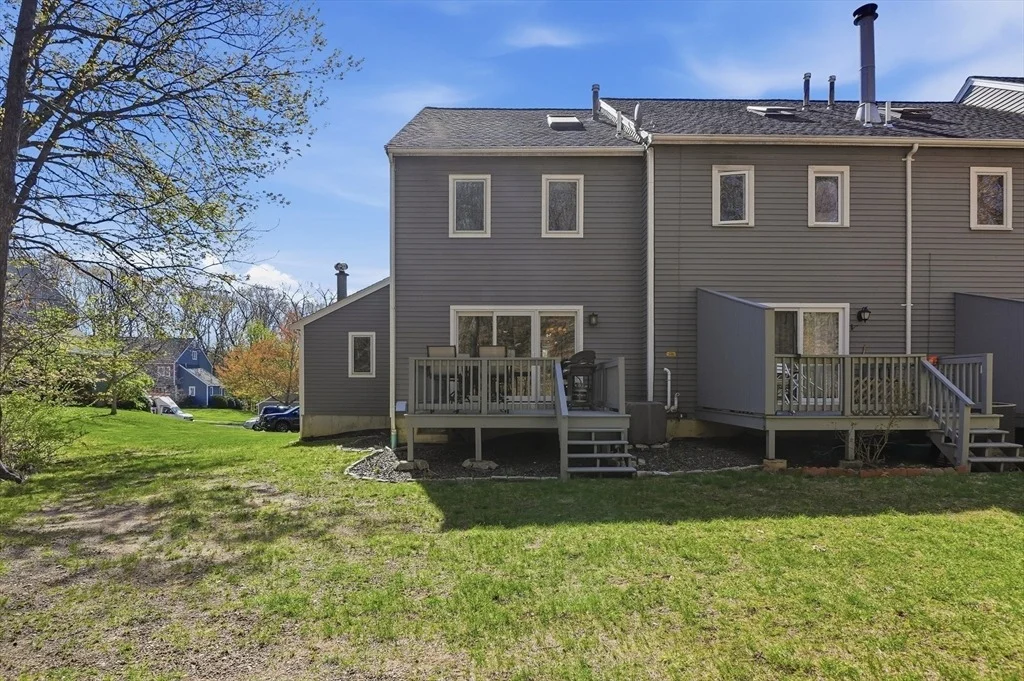 Photo of Unit 701 at 31 Blithewood Avenue