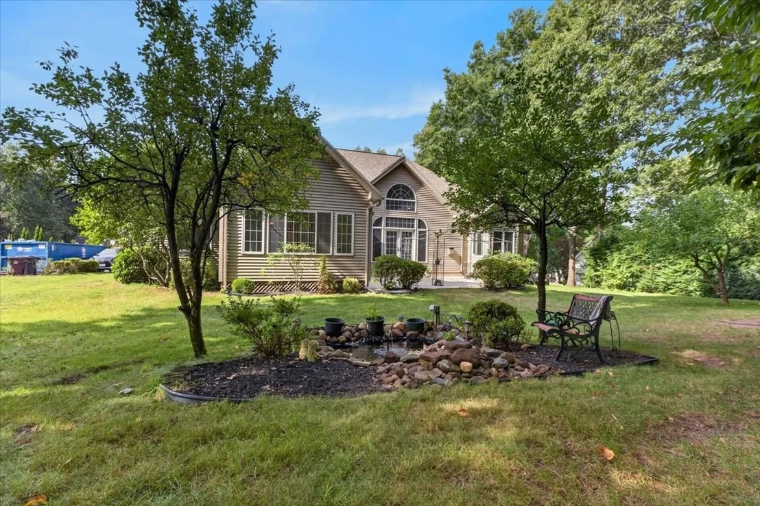 Photo of 31 Hillcrest Cir