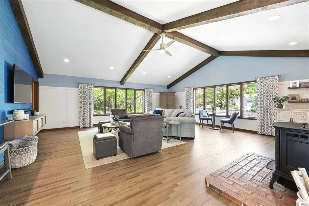 Photo of 2 Cedar Oak Dr