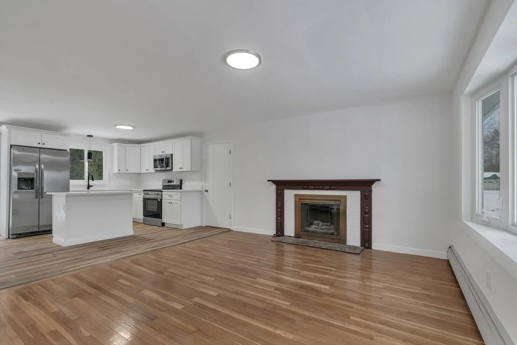 Photo of 11 Hawthorne Dr