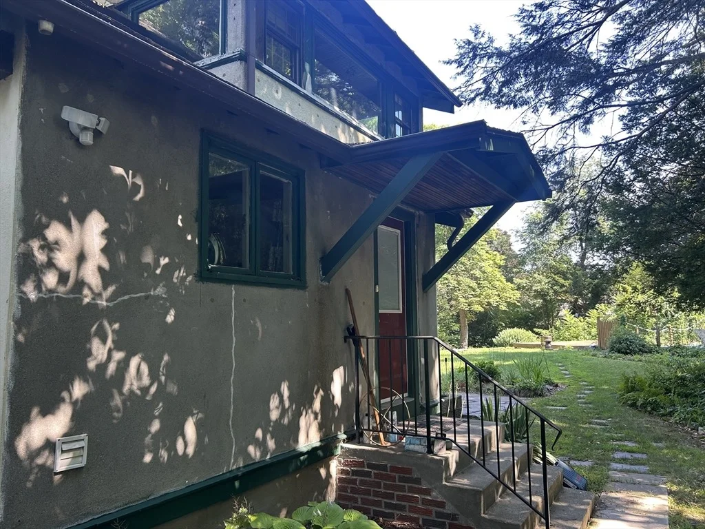 Photo of 140 Atwater Ter