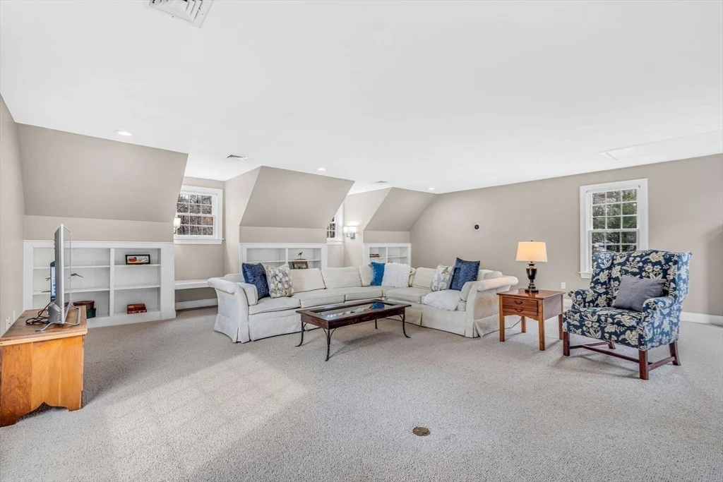 Photo of 648 Stow Rd