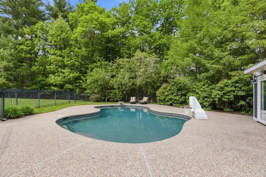 Photo of 20 Tarbox Ln