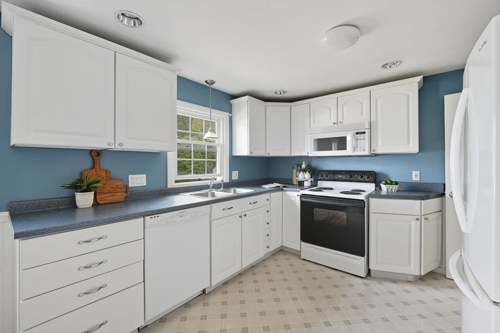 Photo of 89 Meadowbrook Rd