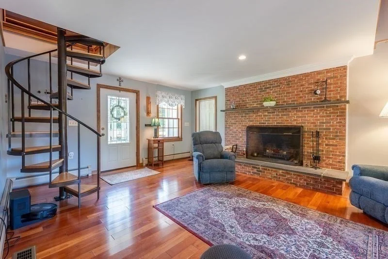 Photo of 61 Plain Rd