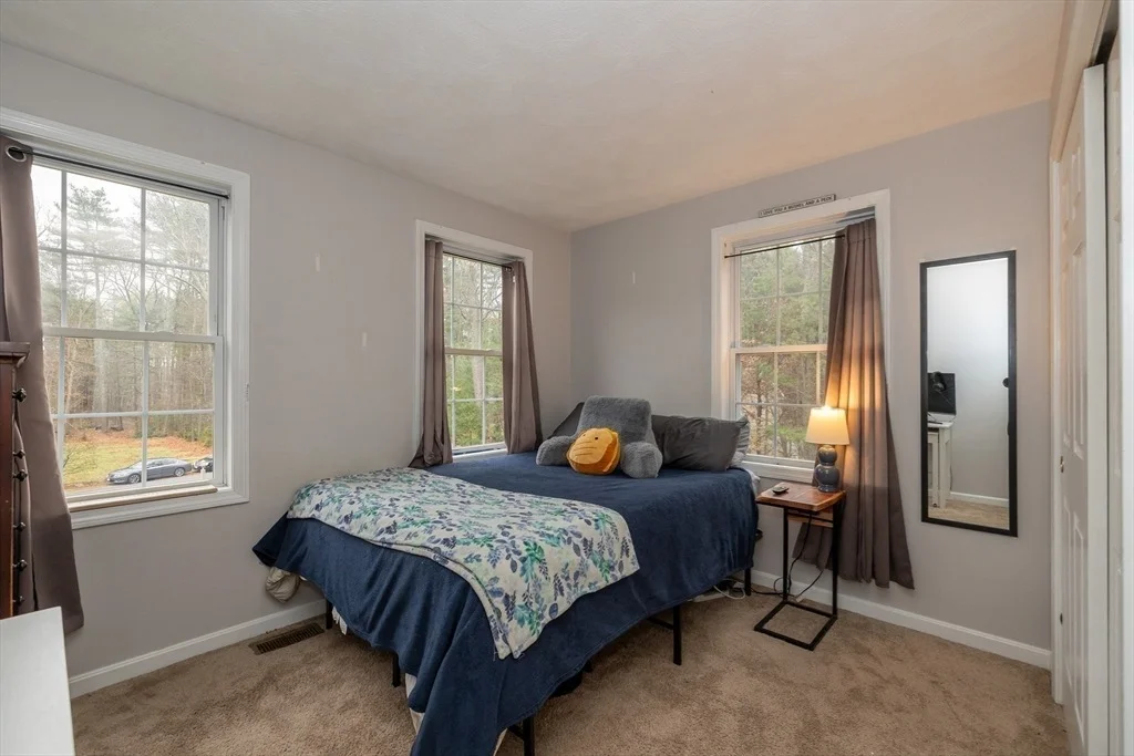 Photo of 142 River Rd