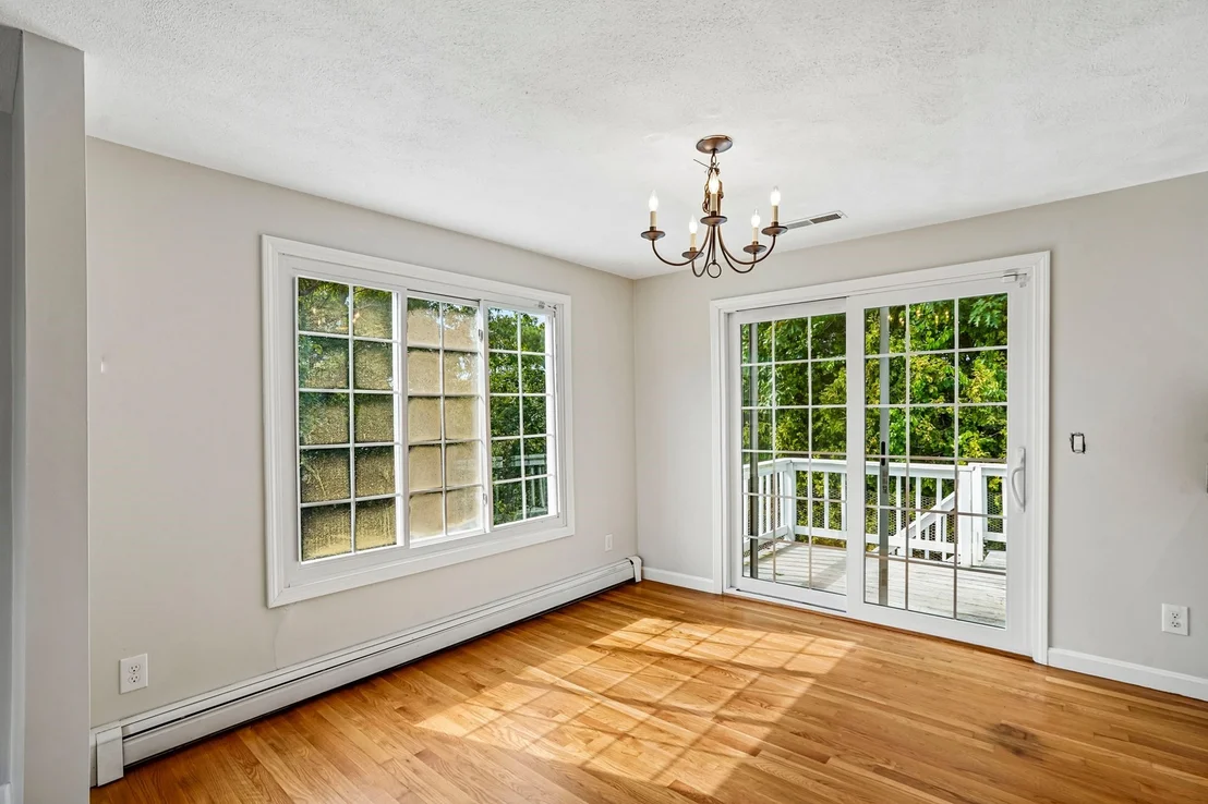 Photo of 7 Nirvana Dr
