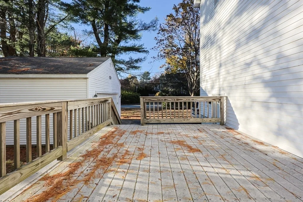 Photo of 587 Common St