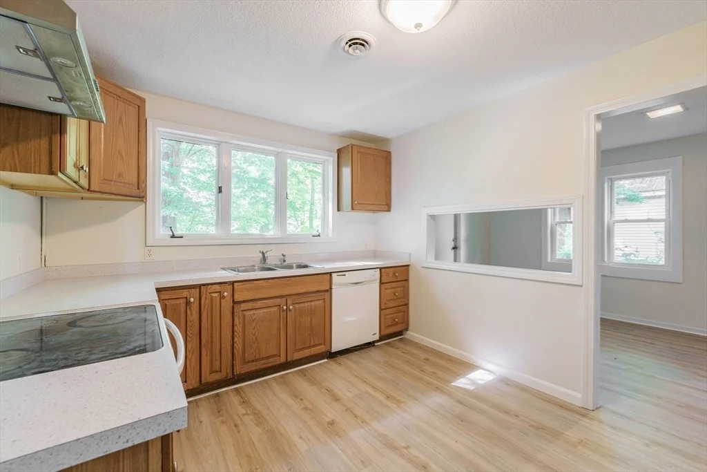 Photo of 499 Hadley Rd