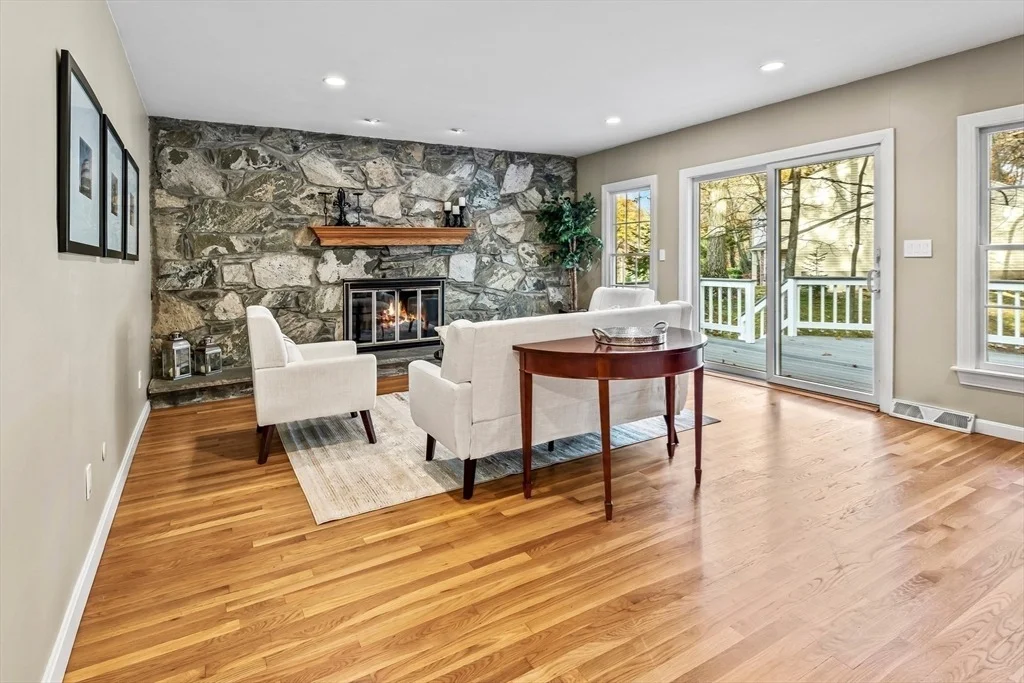 Photo of 10 Foothill Rd