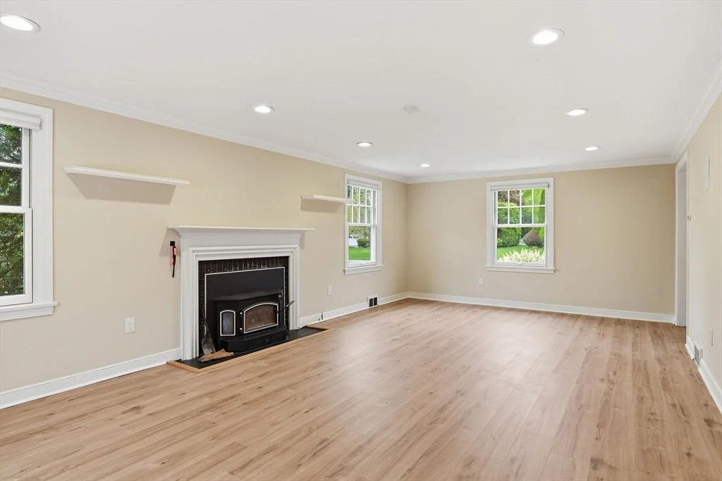 Photo of 107 Viscount Rd