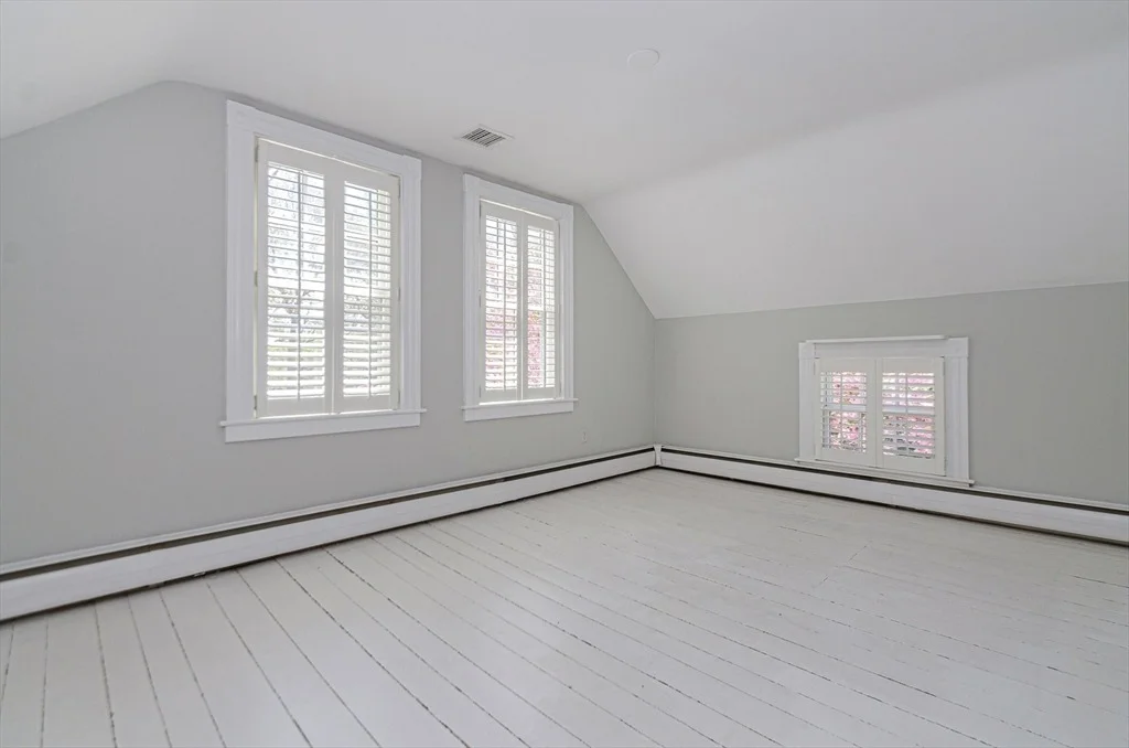 Photo of 1089 Main Street