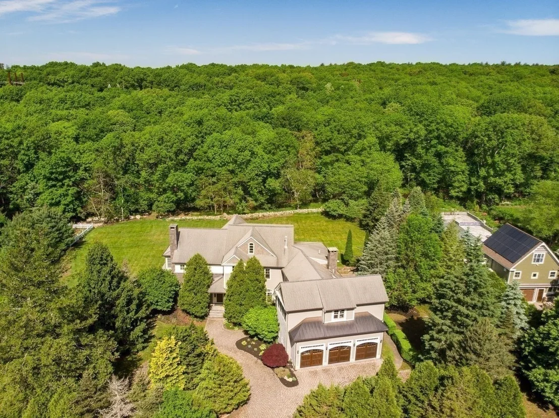 Photo of 2 Stonegate Ln
