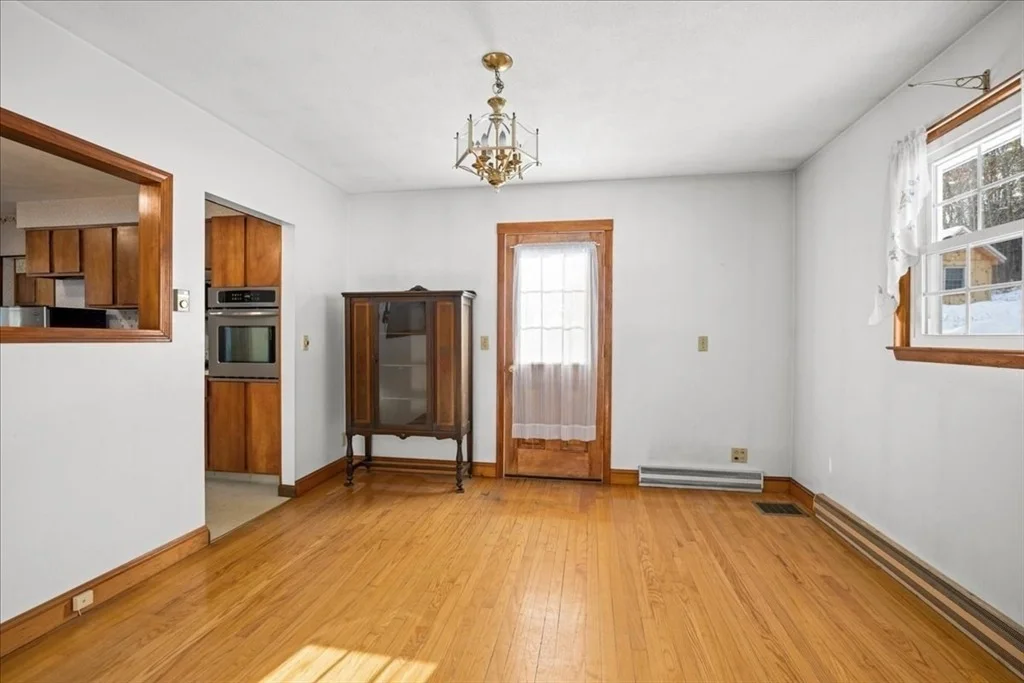 Photo of 256 Worcester Rd