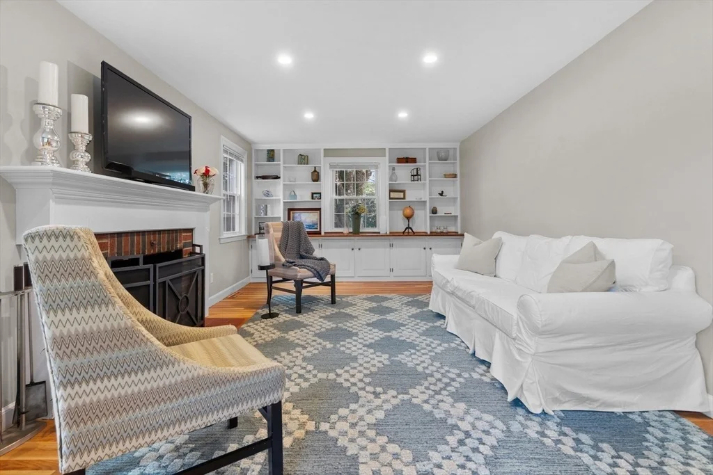 Photo of 26 Cushing Rd