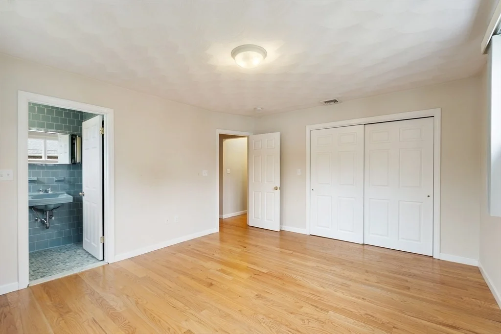 Photo of 21 Laurine Rd
