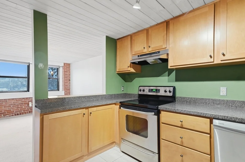 Photo of Unit 310 at 33 Maplewood Avenue