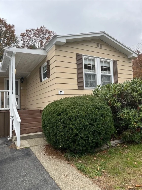 Photo of 11 Sonia Dr