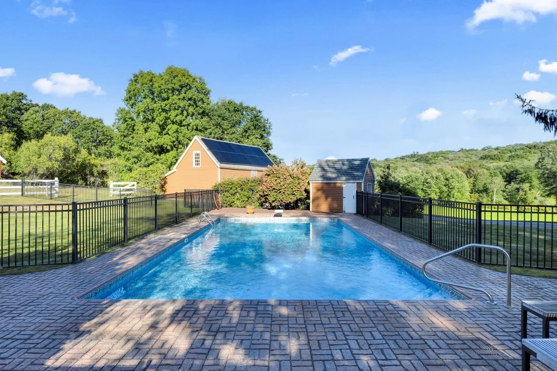 Photo of 304 Warren Rd