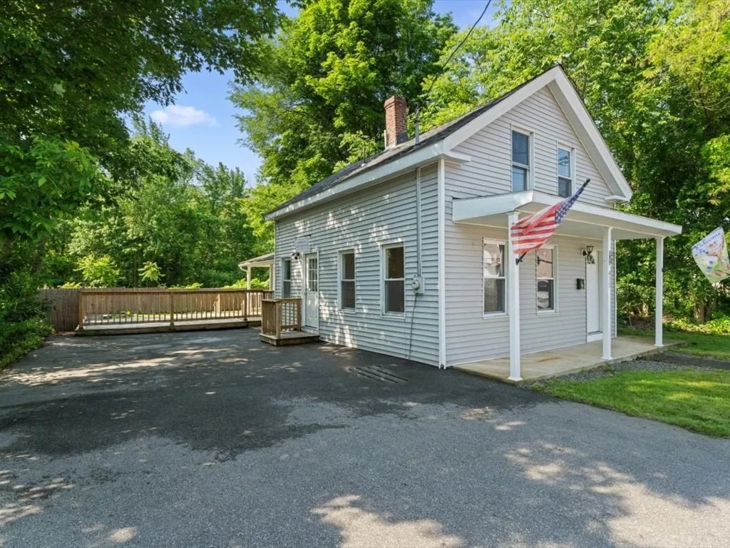 Photo of 433 Main St
