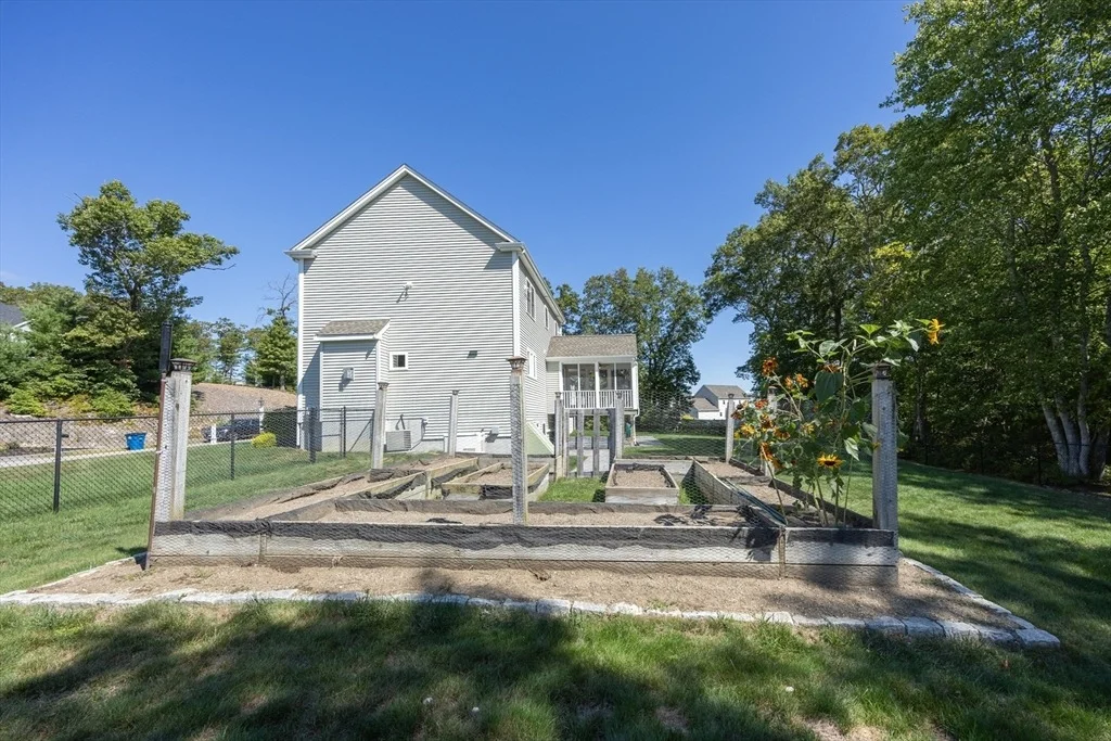 Photo of 11 Willow Brook Ln